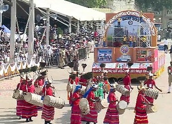 ಮೈಸೂರು ದಸರಾ| ಜಂಬೂಸವಾರಿಗೆ ಅರಮನೆ ಮುಂಭಾಗ ಸಜ್ಜು: ವಿಶೇಷ ಚಿತ್ರಗಳು ಇಲ್ಲಿವೆ