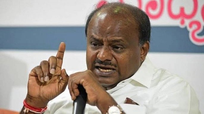 ಬೆಂಗಳೂರು ಪೊಲೀಸ್ ಕಮಿಷನರ್ ಕಚೇರಿ ಎದುರು ಕುಮಾರಸ್ವಾಮಿ ಧರಣಿ