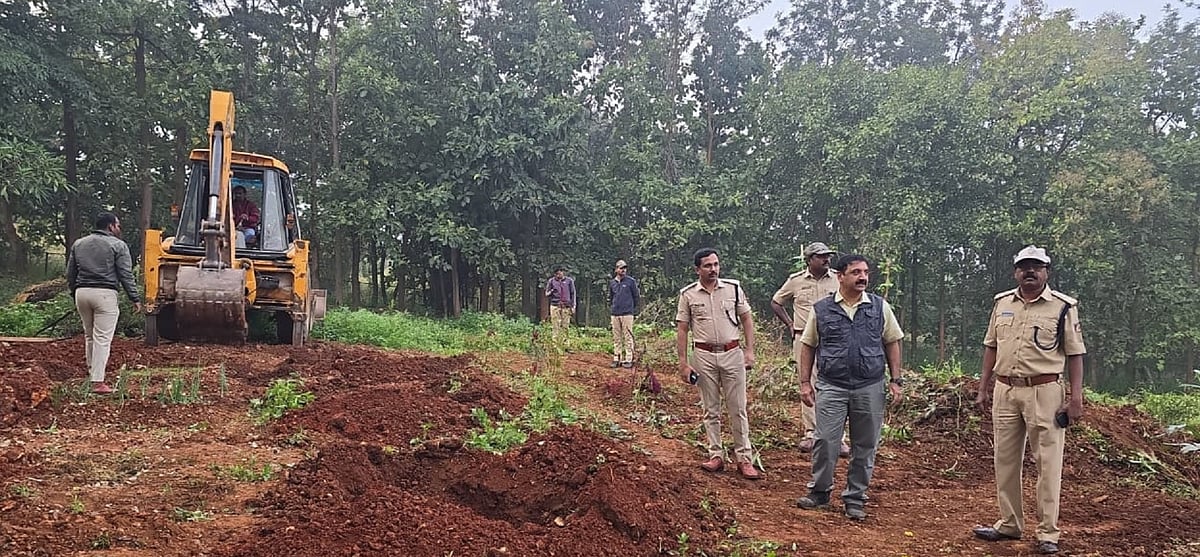 ಕಿರು ಅರಣ್ಯದಲ್ಲಿ ಅಕ್ರಮವಾಗಿ ಕೆರೆ ಹೂಳು ತೆಗೆದ ಇಬ್ಬರ ವಿರುದ್ಧ ಪ್ರಕರಣ