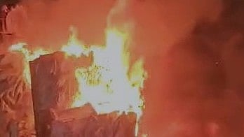 ಮಣಿಪುರ: 2 ಮನೆಗಳಿಗೆ ಬೆಂಕಿ ಹಚ್ಚಿದ ಉಗ್ರರು; ಭದ್ರತಾ ಪಡೆ ಜೊತೆ ಗುಂಡಿನ ಚಕಮಕಿ