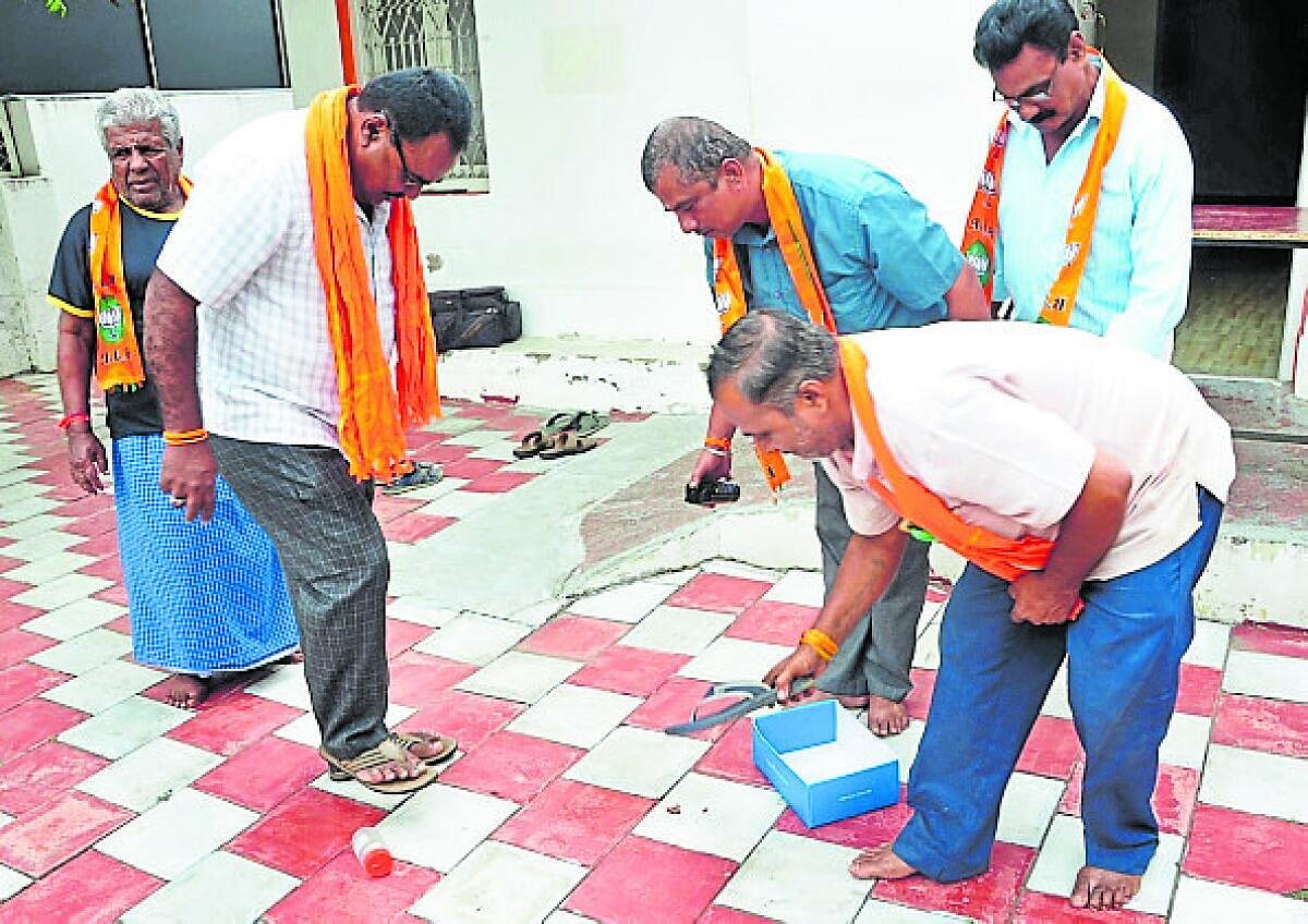 ಜಿರಳೆ ಹೆಸರಿನಲ್ಲಿ ಅಶಾಂತಿ: ಕ್ರಮಕ್ಕೆ ಆಗ್ರಹ