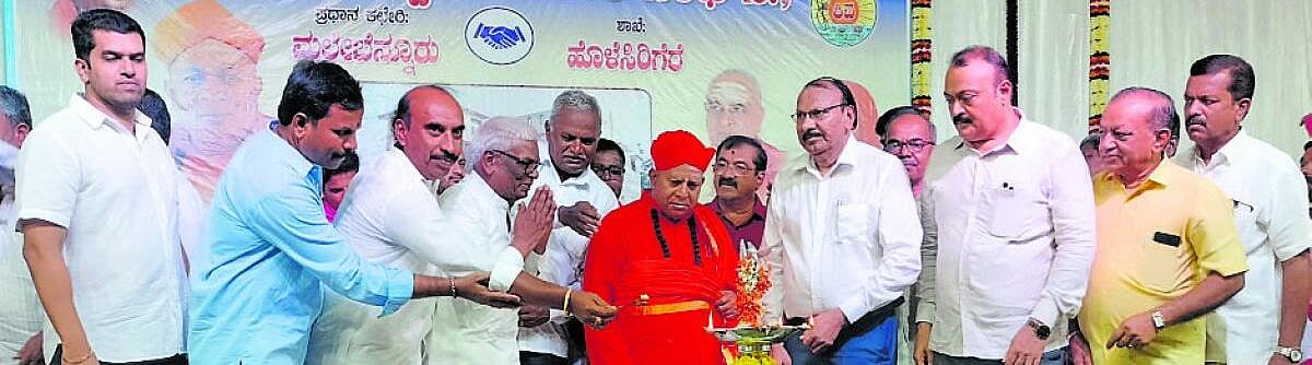 ಸಮುದಾಯದ ನೆರವಿನಿಂದ ಸಹಕಾರ ಸಂಘಗಳ ಏಳ್ಗೆ