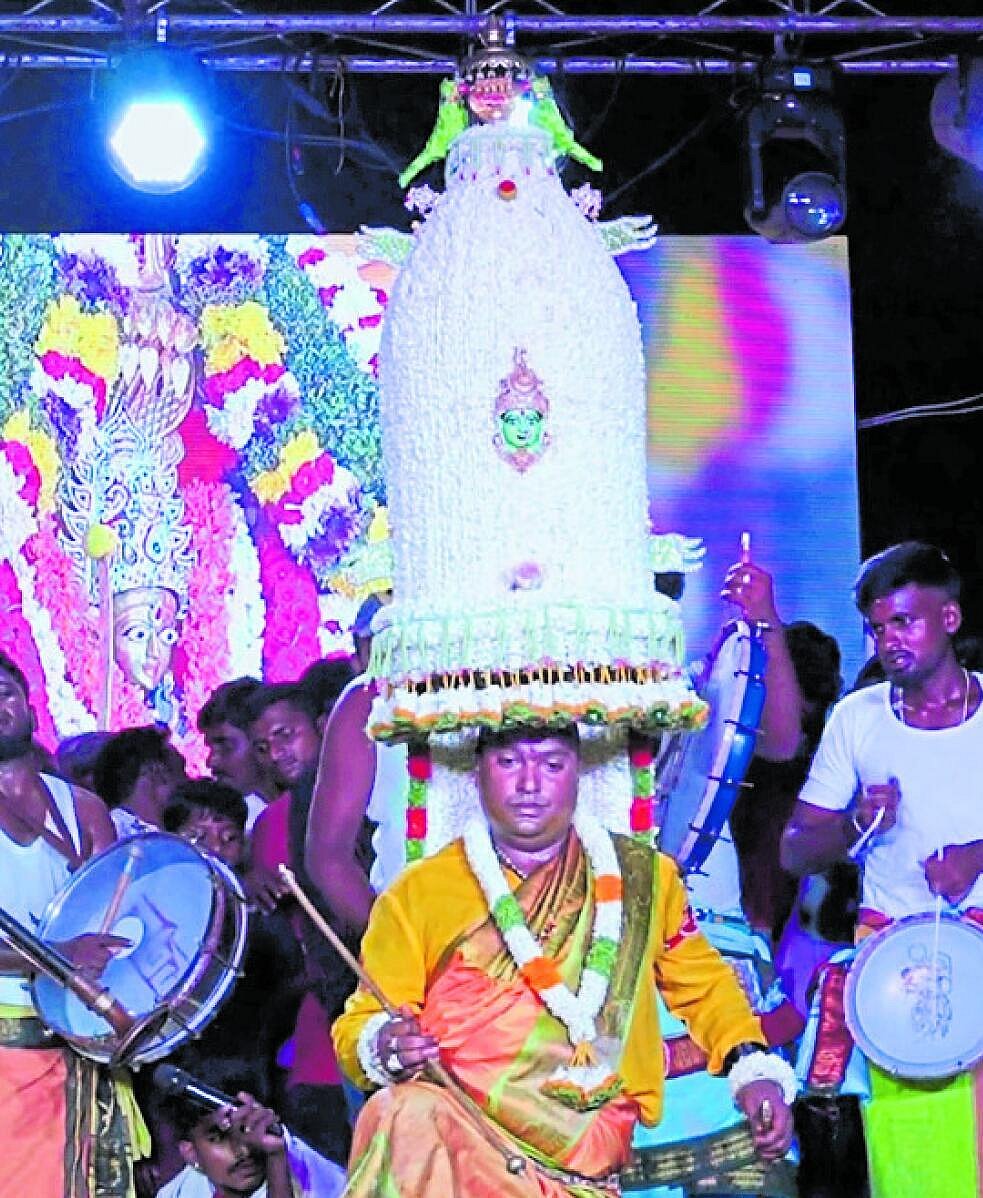ಅದ್ದೂರಿ ಹೂವಿನ ಕರಗ