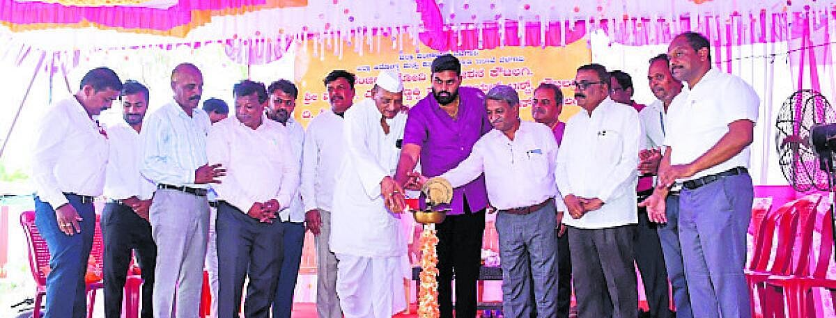 ‘ಆರೋಗ್ಯ ಶಿಬಿರಗಳ ಪ್ರಯೋಜನ ಪಡೆಯಿರಿ’