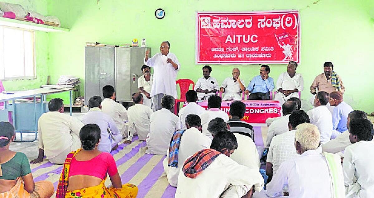 ಎಪಿಎಂಸಿ, ನಗರಸಭೆಗೆ ಮನವಿ ಸಲ್ಲಿಸಲು ತೀರ್ಮಾನ