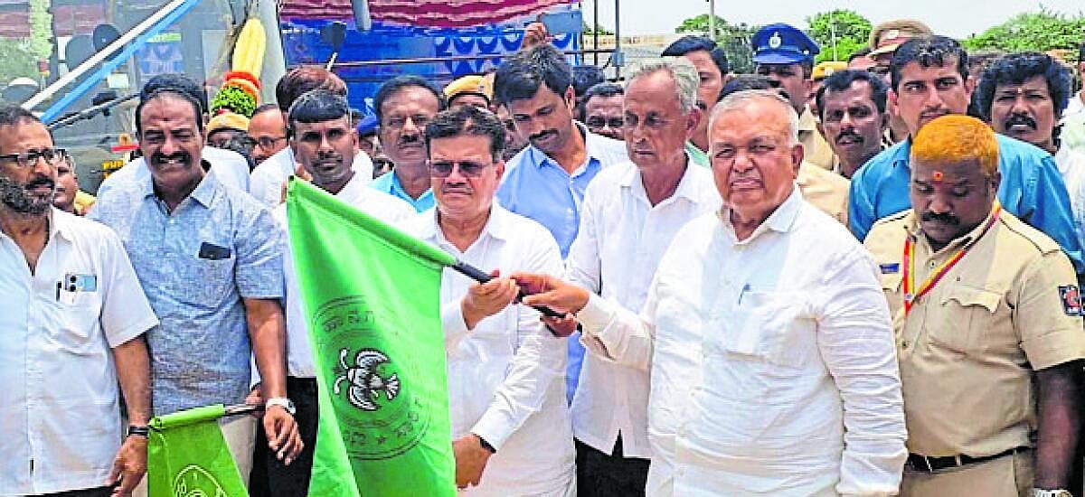 ನೂತನ ಬಸ್ ಸೇವೆಗೆ ಚಾಲನೆ
