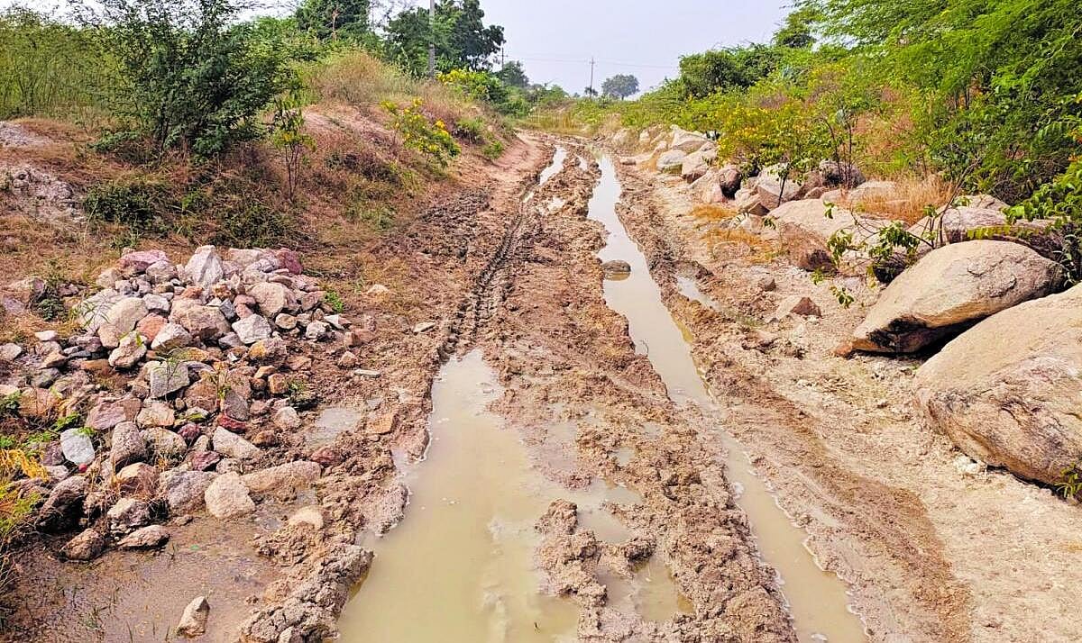 ನನೆಗುದಿಗೆ ಬಿದ್ದ ರಸ್ತೆ ಕಾಮಗಾರಿ