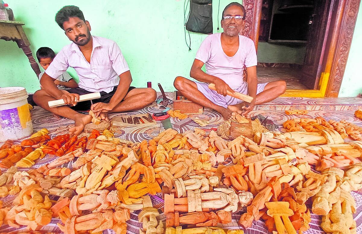 ಚಂದನದಲ್ಲಿ ಅರಳಿದ ರಾಜ–ರಾಣಿಯರು