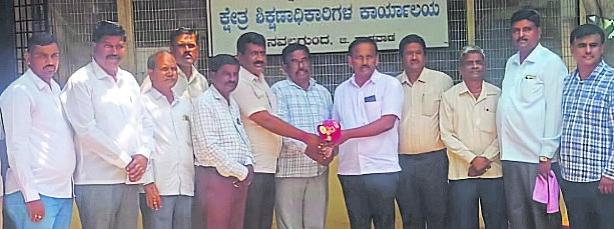 ‘ರಕ್ತದಾನ ಶಿಬಿರ ಏರ್ಪಡಿಸಿ’