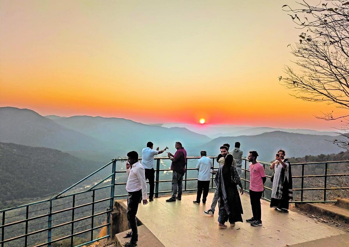 ಸೌಂದರ್ಯದ ಖಜಾನೆ ಜೇನುಕಲ್ಲು ಗುಡ್ಡ