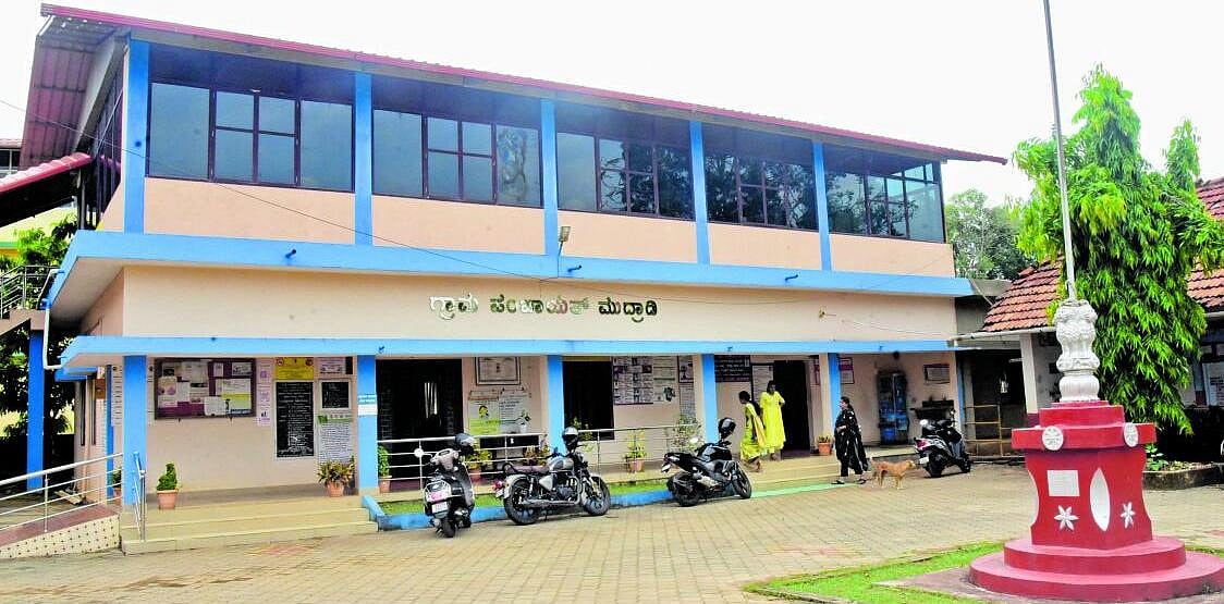 ಬದುಕು ಕಟ್ಟಿಕೊಂಡ ಮುದ್ರಾಡಿ ಮಹಿಳೆಯರು