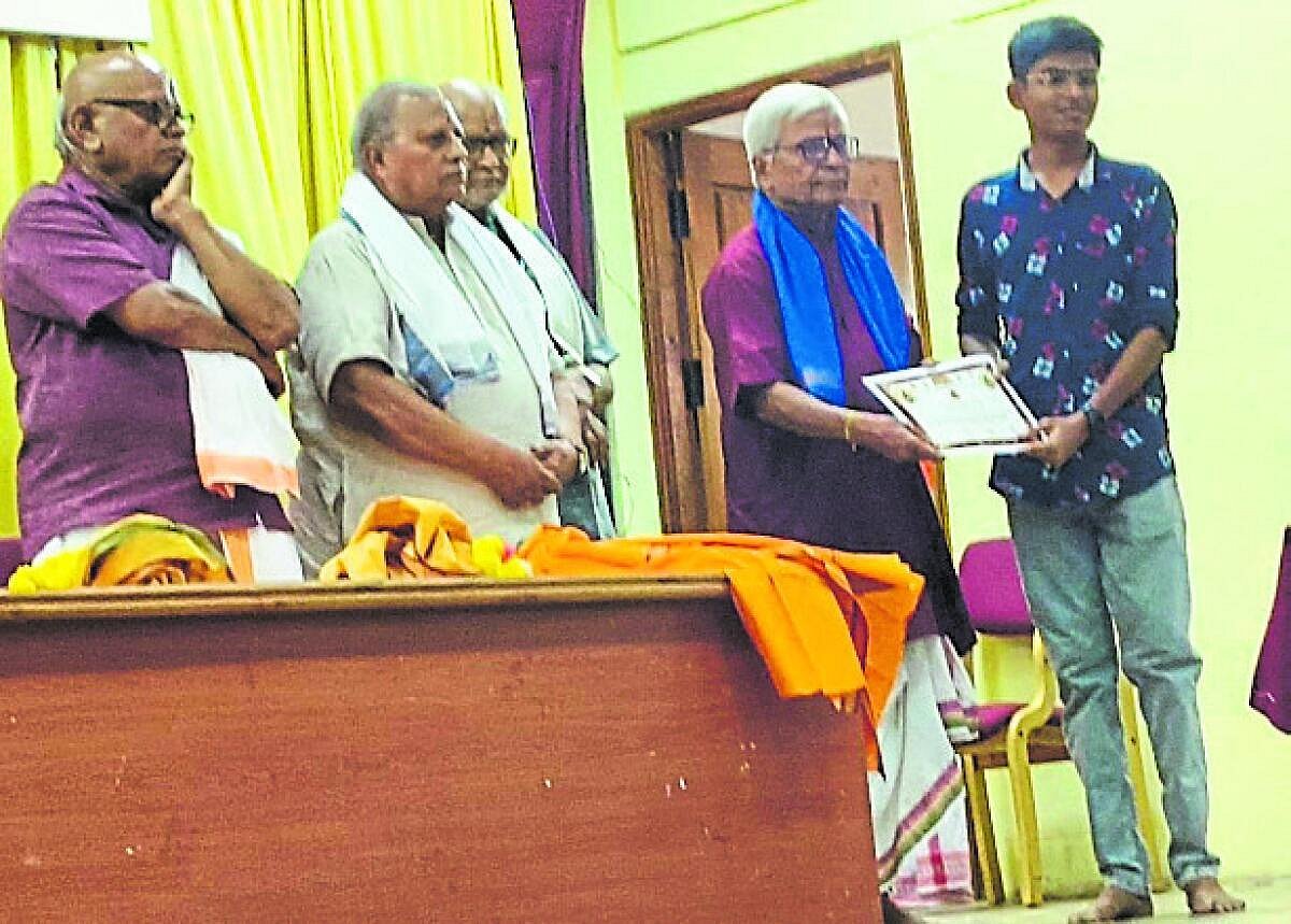 ‘ಪ್ರತಿವರ್ಷ ಇಬ್ಬರು ವಿದ್ಯಾರ್ಥಿಗಳ ಓದಿಗೆ ನೆರವು’