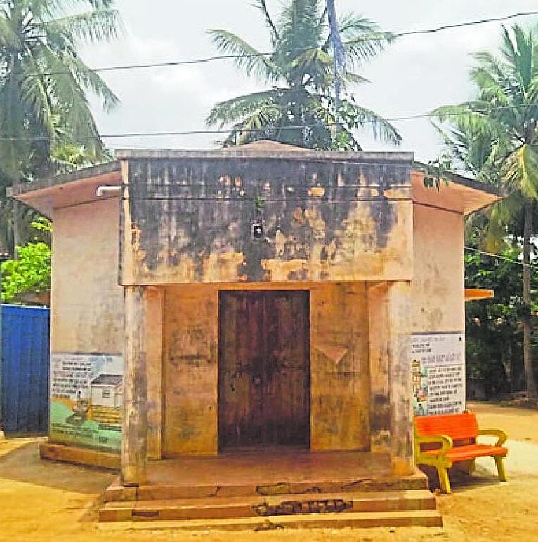 ಅಂಬೇಡ್ಕರ್ ಭವನ ನಿರ್ಲಕ್ಷ್ಯ; ಖಂಡನೆ