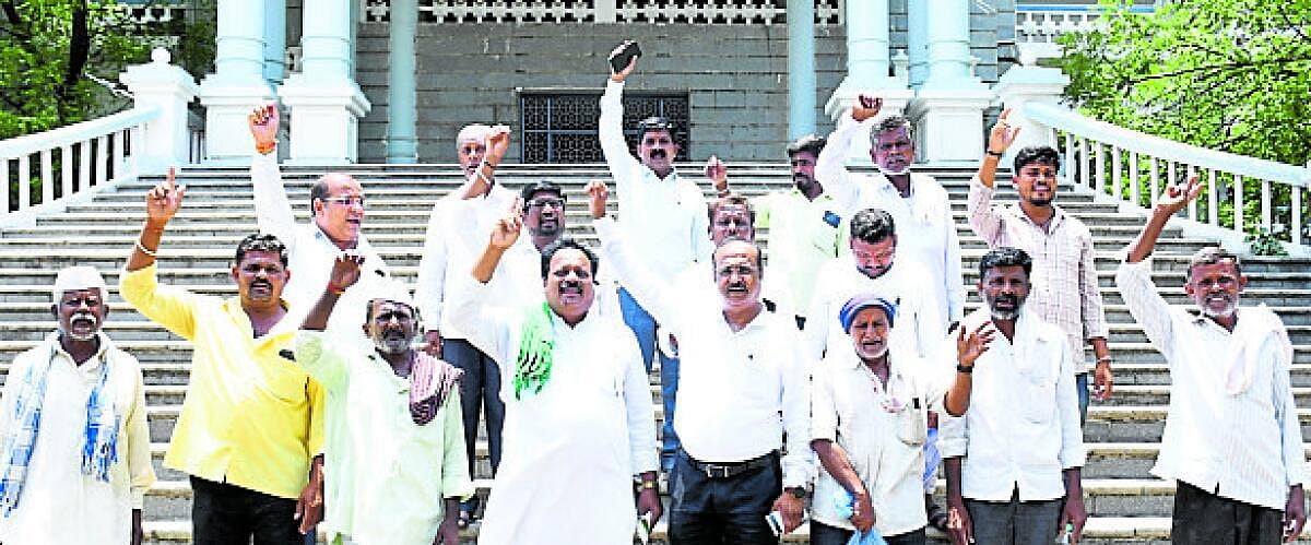 ‘ಅಮರ್ಜಾದಿಂದ ನಾಲಾಕ್ಕೆ ನೀರು ಬಿಡಿ’
