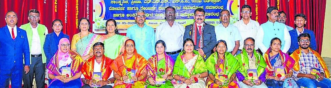 ‘ಓದುವ, ಬರೆಯುವ ಅಭಿರುಚಿ ಬೆಳೆಸಿಕೊಳ್ಳಿ’