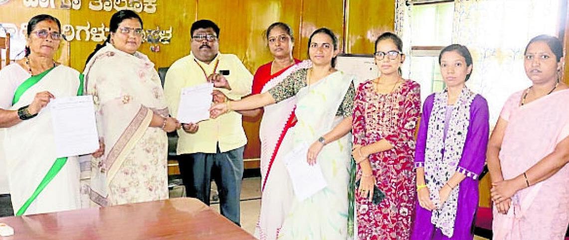 ಪ್ರಶ್ನೆಪತ್ರಿಕೆ ಸೋರಿಕೆ; ರಾಜೀನಾಮೆಗೆ ಆಗ್ರಹ