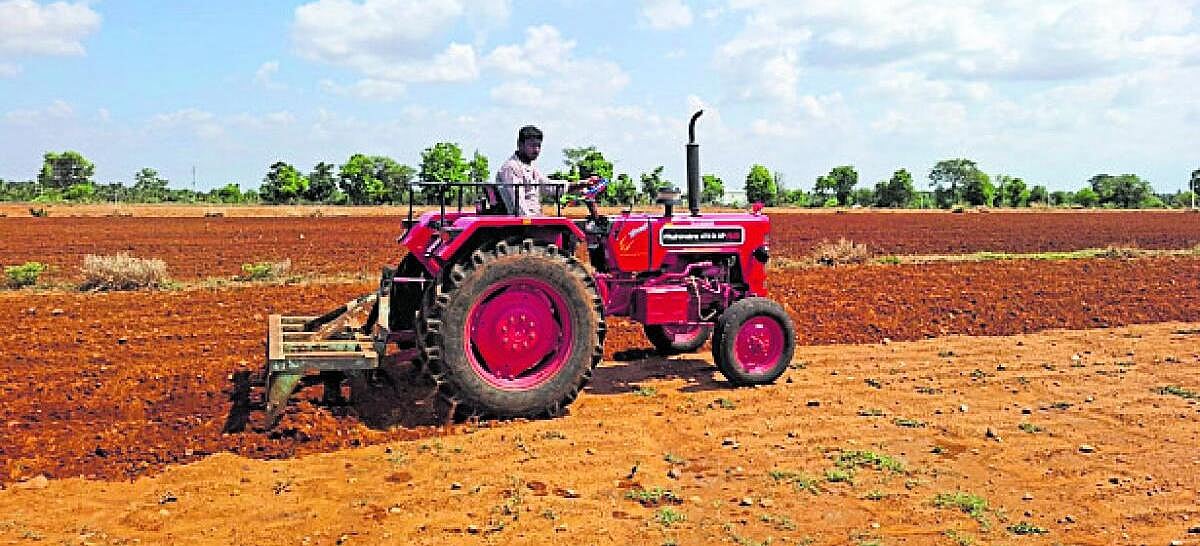 ಭೂಮಿ ಹಸನು ಕಾರ್ಯ ಶುರು