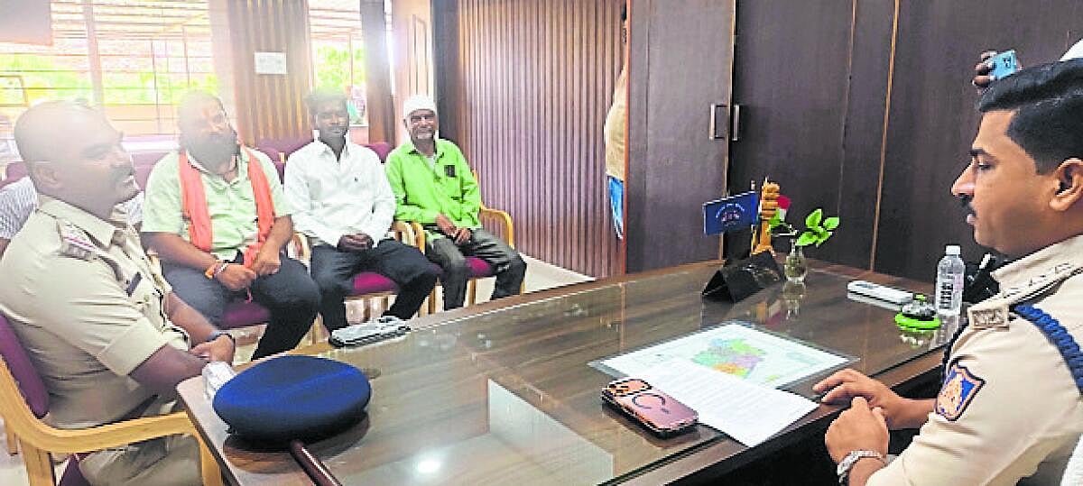 ‘ಅಕ್ರಮ ಜಾನುವಾರು ಸಾಗಾಣಿಕೆಯ ಮಾಹಿತಿ ನೀಡಿ’