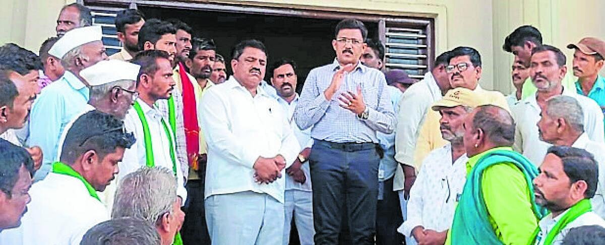 ಇಂಡಿ: ಭೀಮಾನದಿಗೆ ನೀರು ಹರಿಸಲು ಆಗ್ರಹ