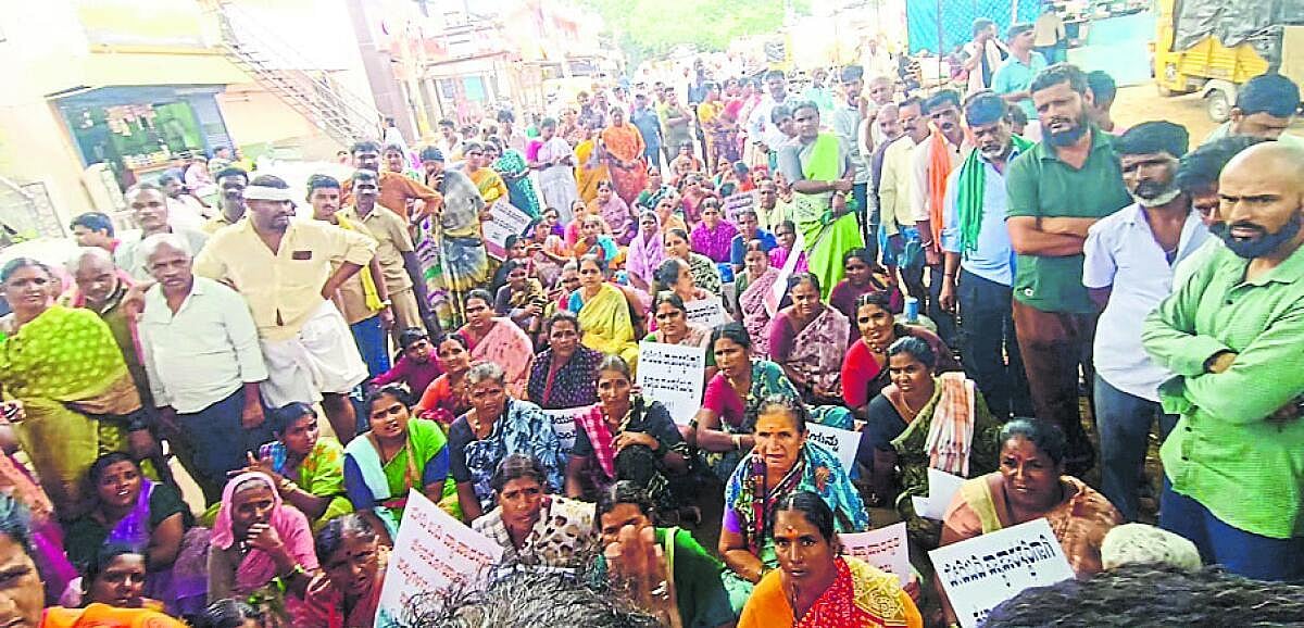 ಸಂತೆ ಸ್ಥಳಾಂತರಕ್ಕೆ ವ್ಯಾಪಾರಸ್ಥರ ವಿರೋಧ