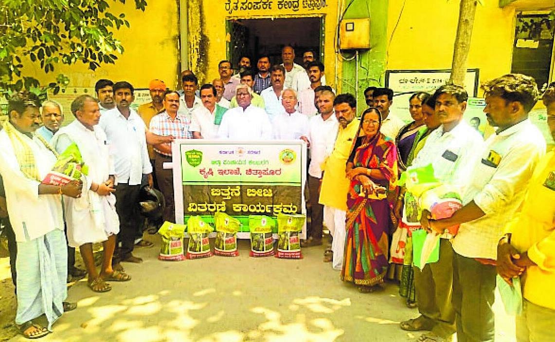 ಚಿತ್ತಾಪುರ: ರಿಯಾಯಿತಿ ದರದಲ್ಲಿ ಬಿತ್ತನೆ ಬೀಜ ವಿತರಣೆಗೆ ಚಾಲನೆ