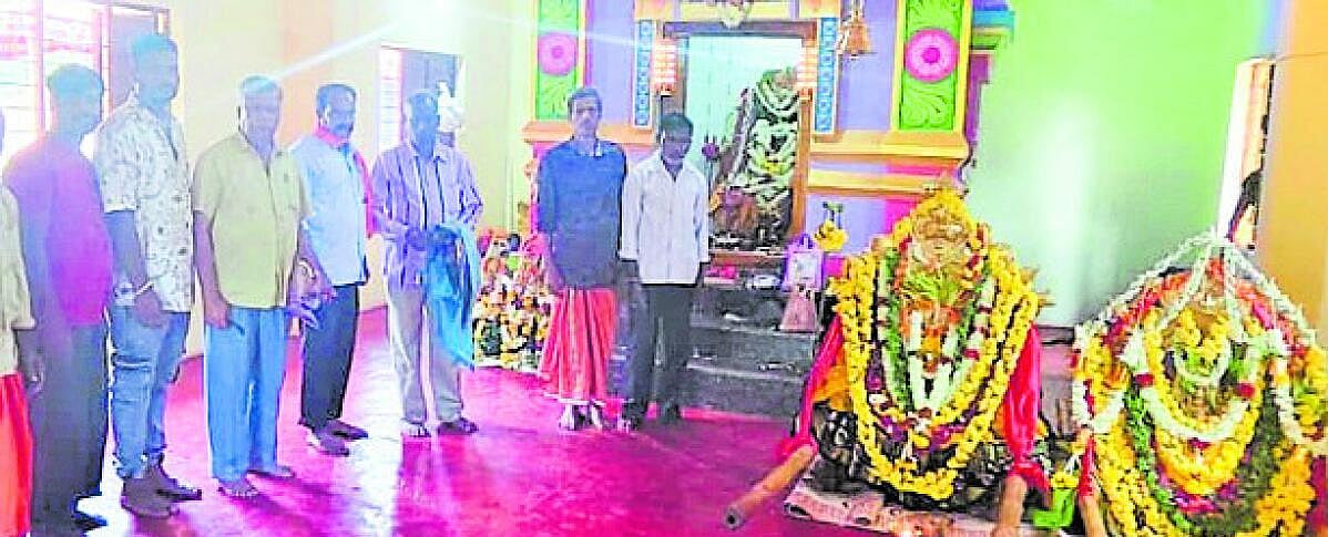 ತರೀಕೆರೆ: ಶ್ರೀಚೌಡೇಶ್ವರಿ ದೇವಿ ಮೂರ್ತಿಯ ಪುನರ್ ಪ್ರತಿಷ್ಠಾಪನೆ