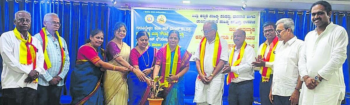 ಜನಪದ ಗರತಿ ಹಾಡು ಸ್ತ್ರೀಯರ ಬದುಕಿನ ಕನ್ನಡಿ: ಲೇಖಕಿ ಶರಣಮ್ಮ ಗೋರೆಬಾಳ