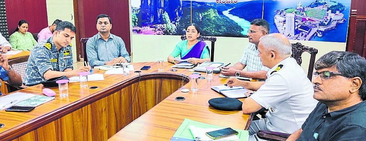 ಕಾರವಾರ: ಭೂಕುಸಿತ ಸ್ಥಳದಲ್ಲಿ ವಾಹನ ನಿಲುಗಡೆ ನಿಷೇಧ