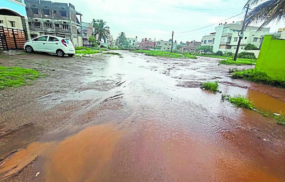 ಬಿರುಸು ಮಳೆ: ಯುಜಿಡಿ ಅವ್ಯವಸ್ಥೆ ಕಿರಿಕಿರಿ
