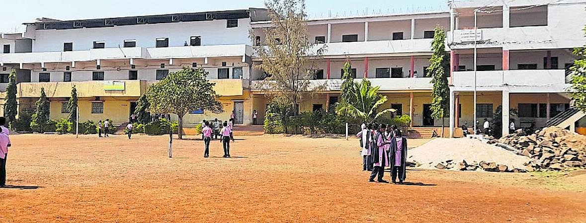ದೇವರಹಿಪ್ಪರಗಿಯಲ್ಲಿ ಶಿಕ್ಷಣ ದಾಸೋಹ