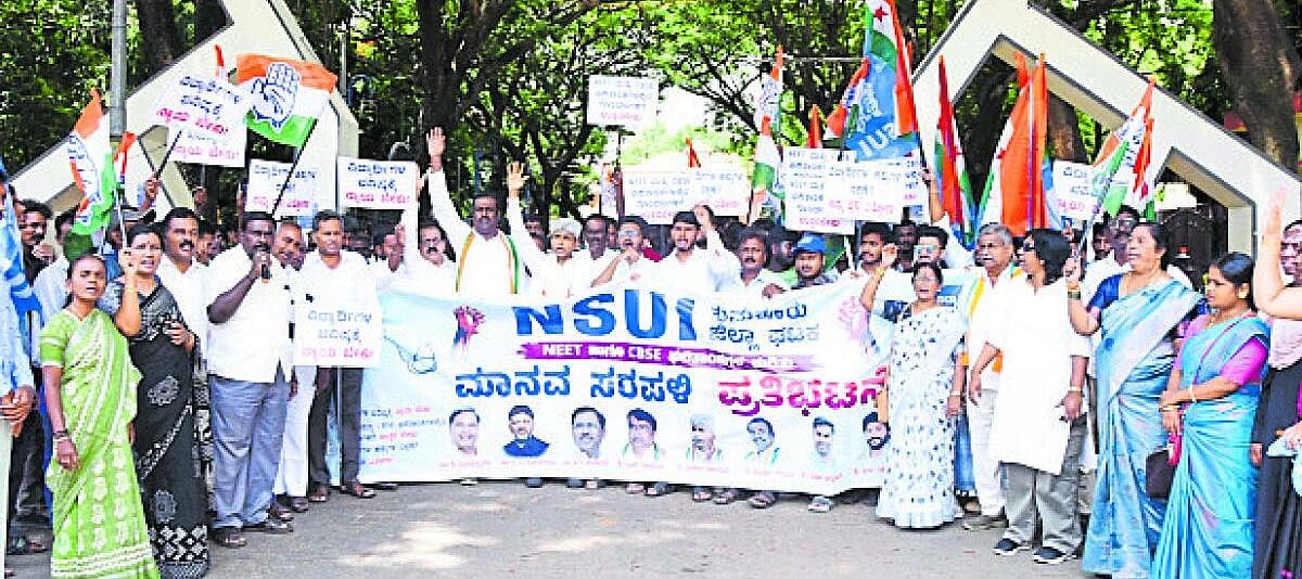 ನೀಟ್ ಪ್ರವೇಶ ಪರೀಕ್ಷೆ ಪ್ರಶ್ನೆಪತ್ರಿಕೆ ಸೋರಿಕೆ: ಕಾಂಗ್ರೆಸ್ ಕಿಡಿ