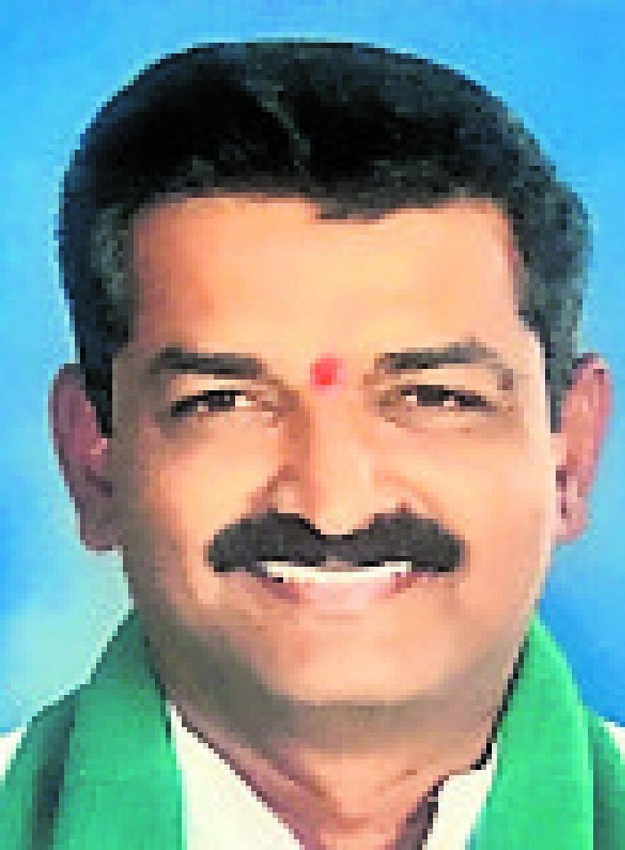 ಹುಬ್ಬಳ್ಳಿ: ವಿದ್ಯುತ್ ಕಂಬ ದುರಸ್ತಿಗೆ ಆಗ್ರಹ