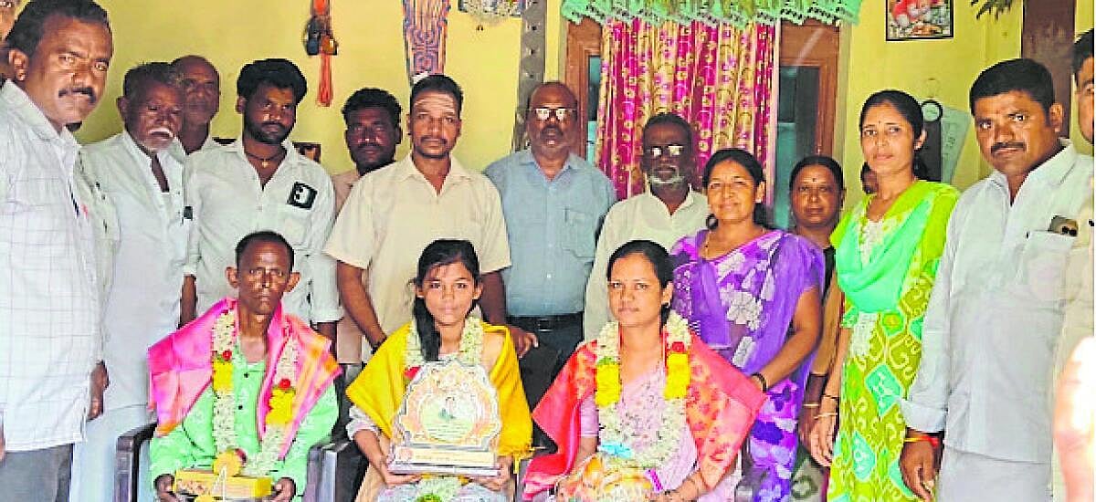 ಹತ್ತನೇ ತರಗತಿ ವಿದ್ಯಾರ್ಥಿನಿಗೆ ಸನ್ಮಾನ