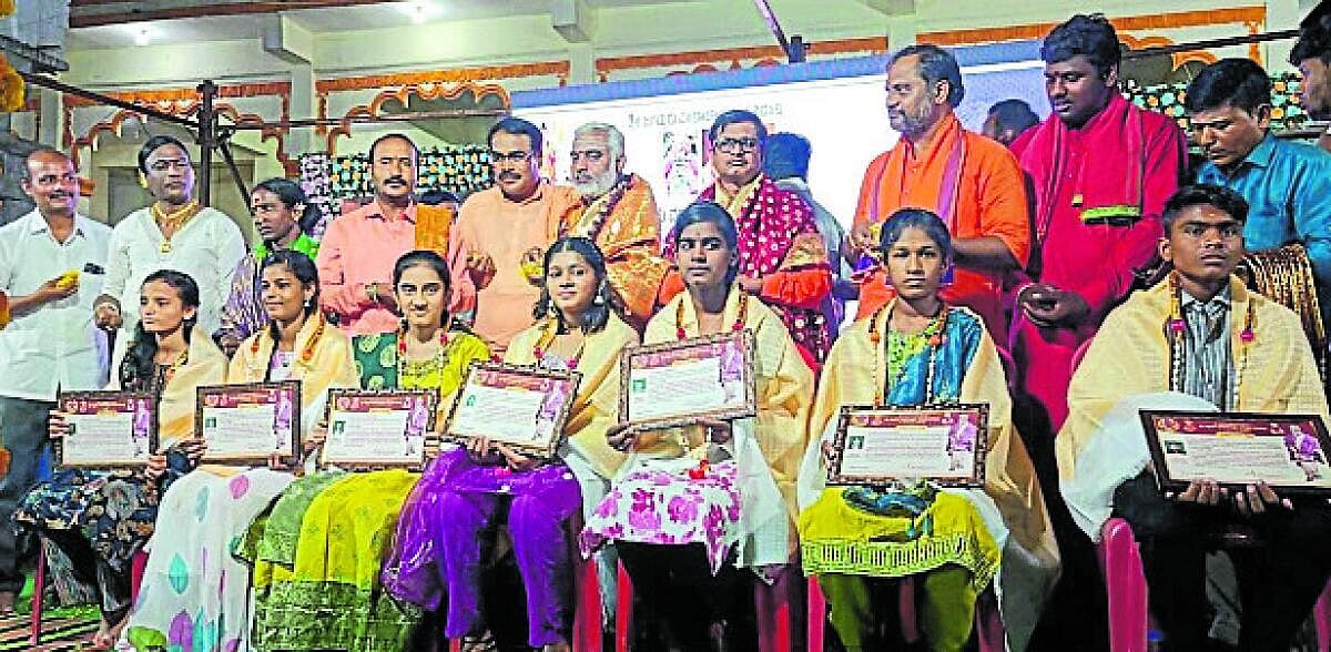 ವಾಡಿ: ಎಸ್ಎಸ್ಎಲ್ಸಿ, ಪಿಯುಸಿ ಸಾಧಕರಿಗೆ ಸನ್ಮಾನ