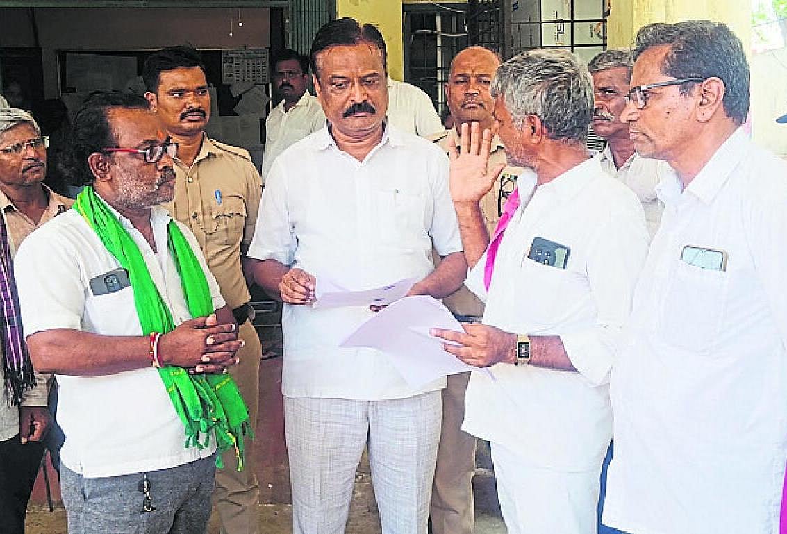 ಕಾಳಗಿ: ರಸಗೊಬ್ಬರ ಕೊರತೆ ನೀಗಿಸಿ; ರೈತರ ಒತ್ತಾಯ