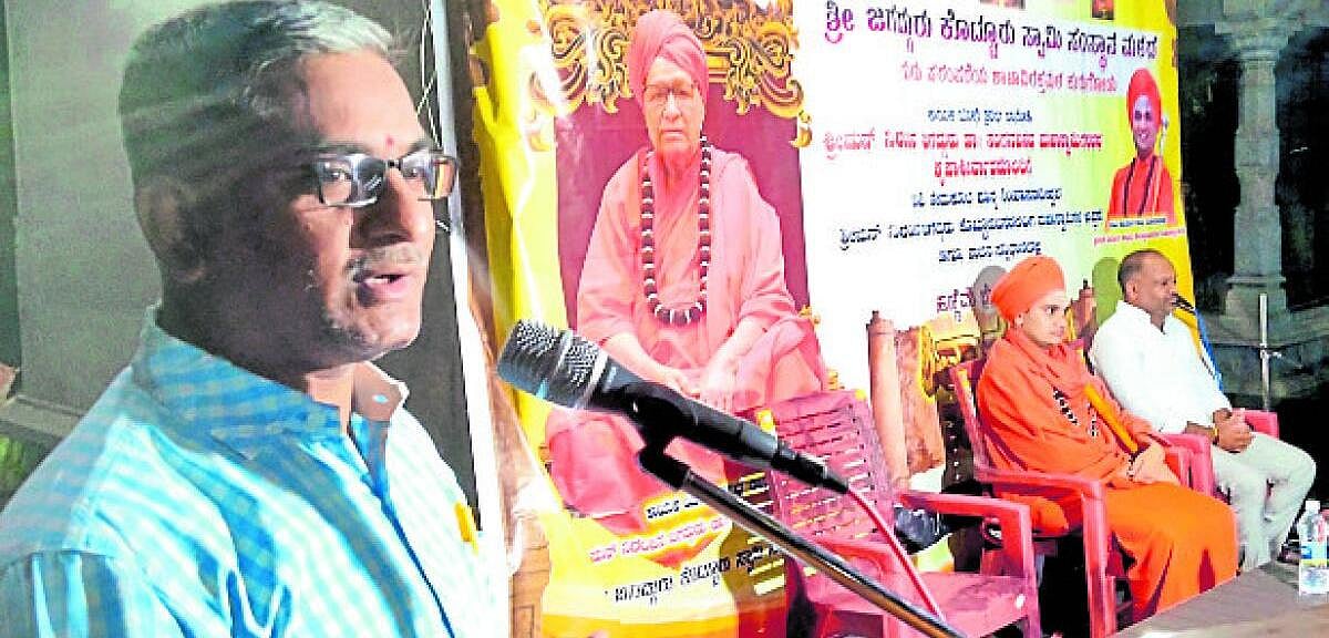 ನೈತಿಕ ಮೌಲ್ಯ ಬೆಳವಣಿಗೆಗೆ ಇಷ್ಟಲಿಂಗ ಪೂಜೆ: ಉಪನ್ಯಾಸಕ ಎನ್. ವೀರೇಂದ್ರಗೌಡ