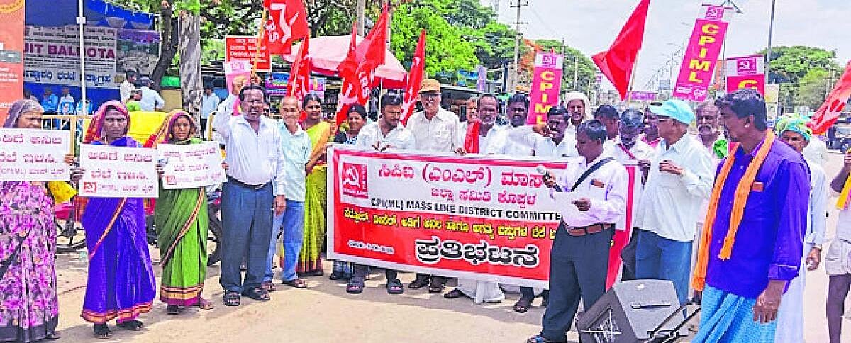 ಇಂಧನ ಬೆಲೆ ಇಳಿಸಲು ಆಗ್ರಹಿಸಿ ಪ್ರತಿಭಟನೆ