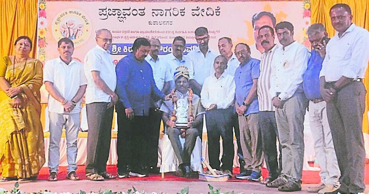 ಅಧಿಕಾರಿಗಳಲ್ಲಿ ಪ್ರಾಮಾಣಿಕತೆ ಇರಬೇಕು: ವಿ.ಪಿ.ಶಶಿಧರ್