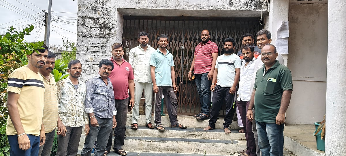 ಅಫಜಲಪುರ: ಕುಡಿಯುವ ನೀರಿಗಾಗಿ ಪಂಚಾಯಿತಿಗೆ ಬೀಗ ಜಡಿದು ಗ್ರಾಮಸ್ಥರ ಧರಣಿ