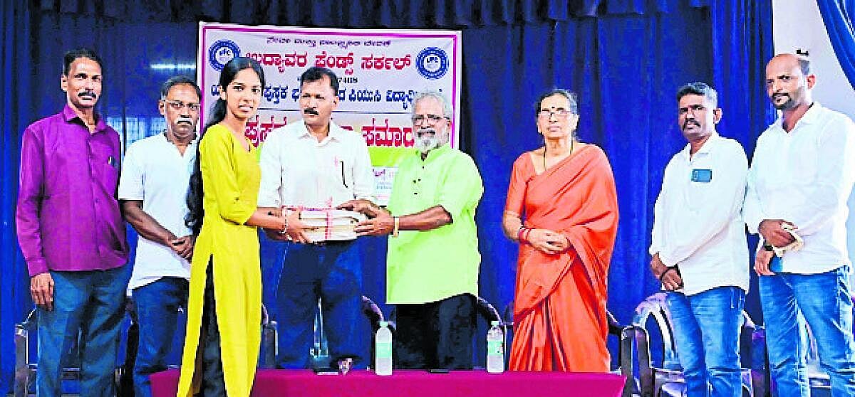 ಶಿಕ್ಷಣಕ್ಕೆ ಬಡತನ ಎಂದೂ ಅಡ್ಡಿಯಾಗದು: ನಿವೃತ್ತ ಉಪನ್ಯಾಸಕ ದಯಾನಂದ ಡಿ.