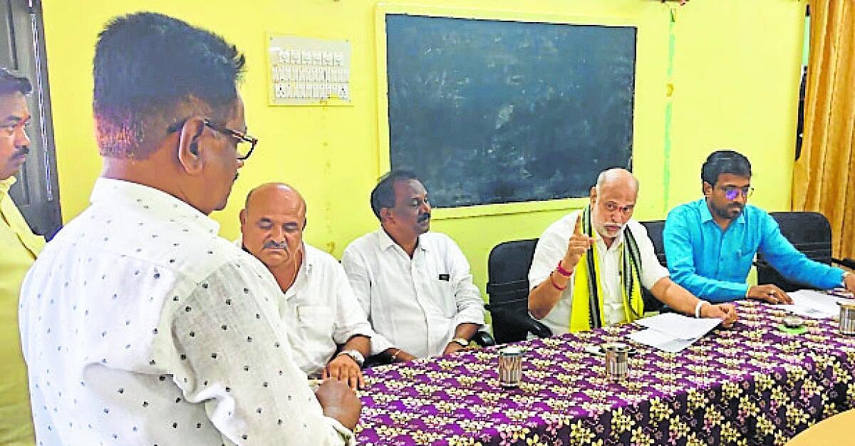 ಸಾರ್ವಜನಿಕರ ಕೆಲಸ ವಿಳಂಬ: ಶಾಸಕ ಶಿವರಾಮ ಹೆಬ್ಬಾರ ಅಸಮಾಧಾನ