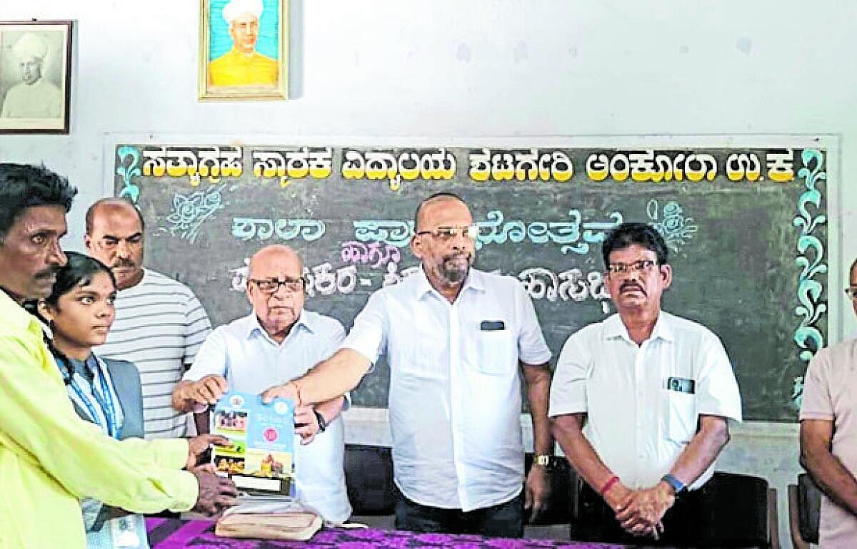 ಭವಿಷ್ಯದಲ್ಲಿ ಉನ್ನತ ಸ್ಥಾನ ಅಲಂಕರಿಸಿ: ವೊದ್ಯಾರ್ಥಿಗಳಿಗೆ ವಸಂತ ನಾಯಕ