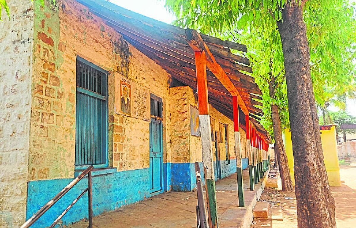 ಬಾದಾಮಿ | ದುರಸ್ತಿ ಭಾಗ್ಯ ಕಾಣದ ಸರ್ಕಾರಿ ಶಾಲೆ