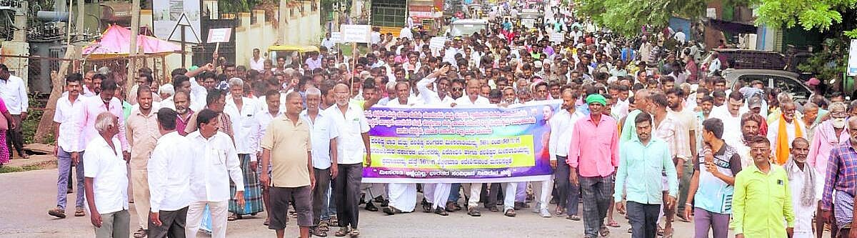 ಪರಿಶಿಷ್ಟ ಜಾತಿ, ಪರಿಶಿಷ್ಟ ಪಂಗಡದ ಮೀಸಲಾತಿ ಕಡಿತ ಮಾಡದಂತೆ ಆಗ್ರಹ