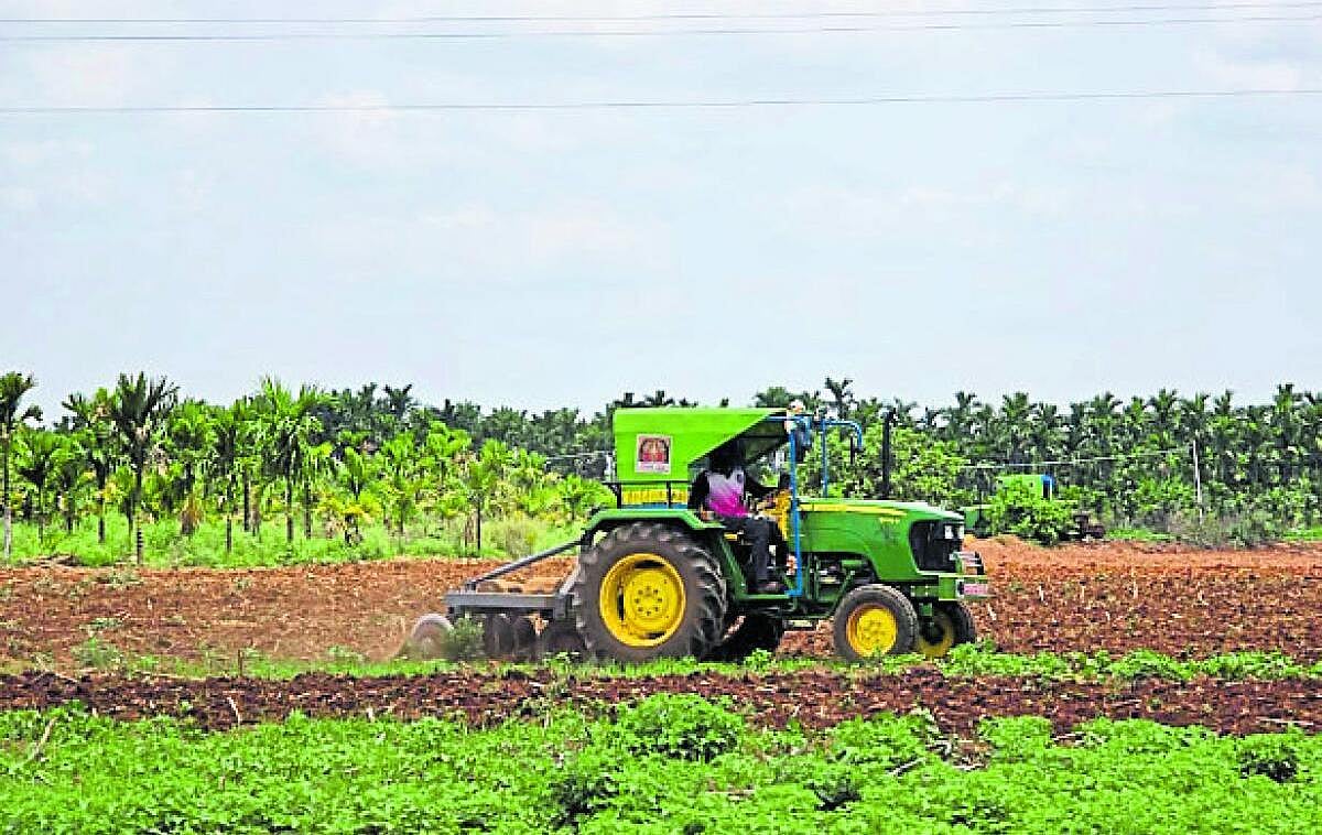 ಉಳುಮೆ: ಟ್ರ್ಯಾಕ್ಟರ್ ಬಾಡಿಗೆ ದರ ಏರಿಕೆ
