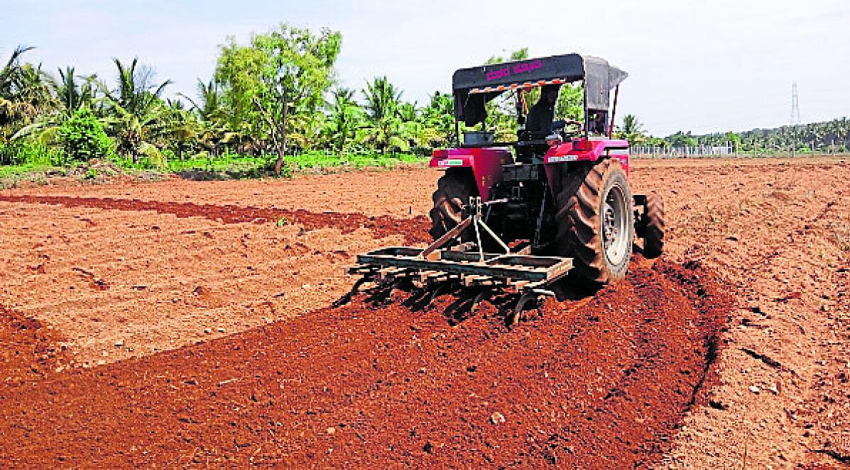 ಗೊಬ್ಬರ ಖರೀದಿಗೆ ರೈತರ ಪರದಾಟ