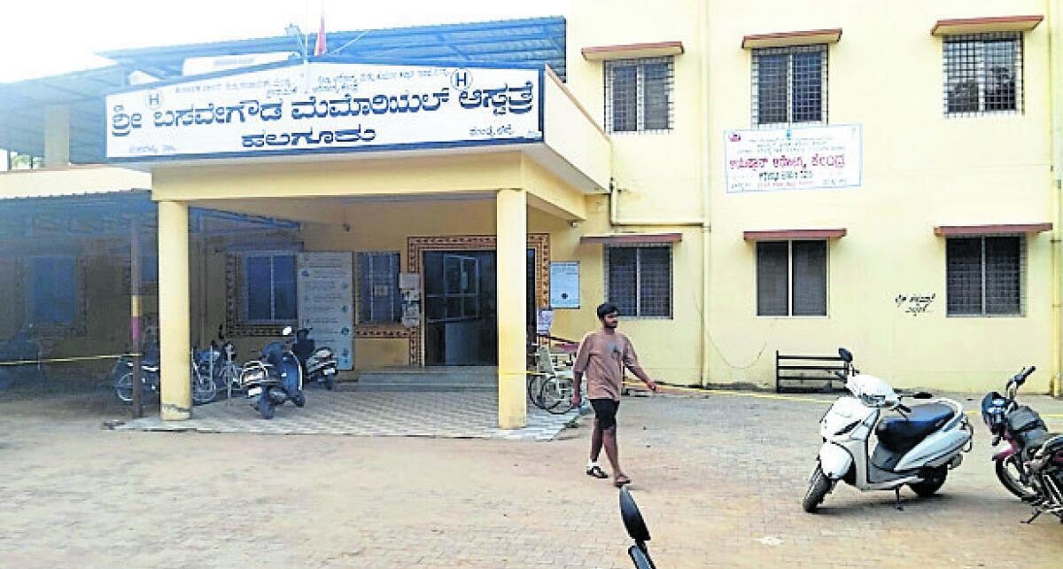 ಹಲಗೂರುಪ್ರಾಥಮಿಕ ಆರೋಗ್ಯ ಕೇಂದ್ರದಲ್ಲಿ ಕಾಯಂ ವೈದ್ಯರ ಕೊರತೆ; ಚಿಕಿತ್ಸೆಗೆ ಪರದಾಟ