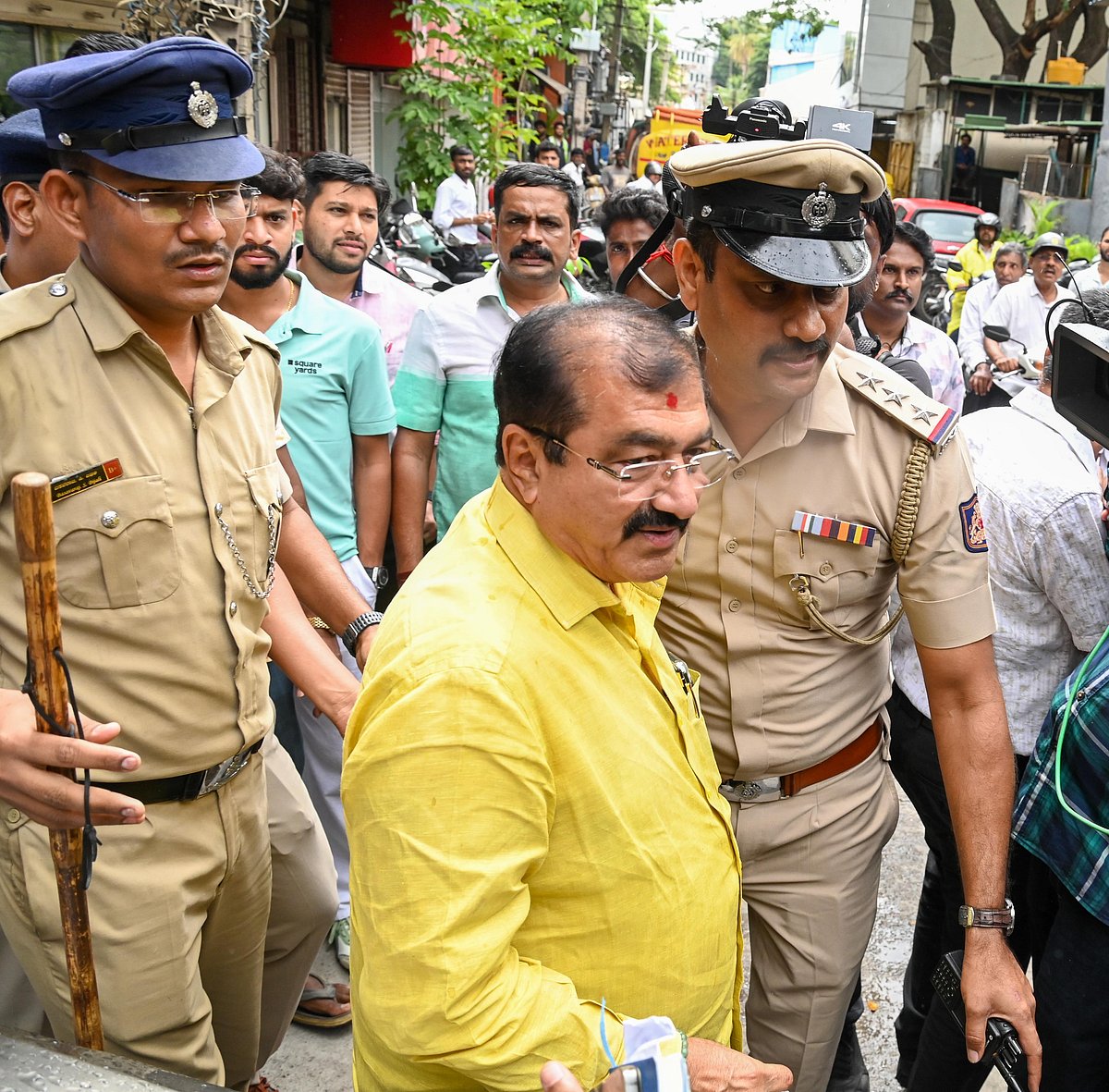 ‘ನೀಟ್’ ಅಕ್ರಮದ ವಿರುದ್ಧ ಹೋರಾಟ: ಬಿಜೆ‍ಪಿ ಶಾಸಕನ ಮೇಲೆ ಮೊಟ್ಟೆ ಎಸೆತ