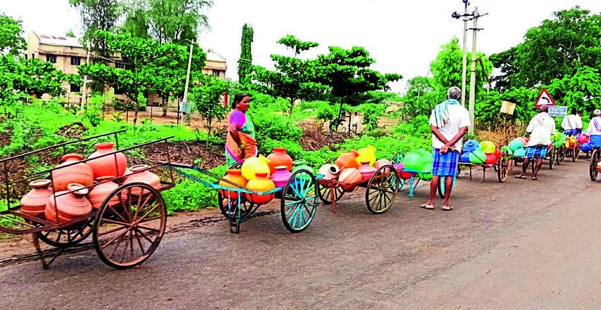 ಸವದತ್ತಿ: ಹಂಚಿನಾಳದಲ್ಲಿ ಮಳೆಗಾಲದಲ್ಲೂ ಹನಿ ನೀರಿಗೂ ಹಾಹಾಕಾರ