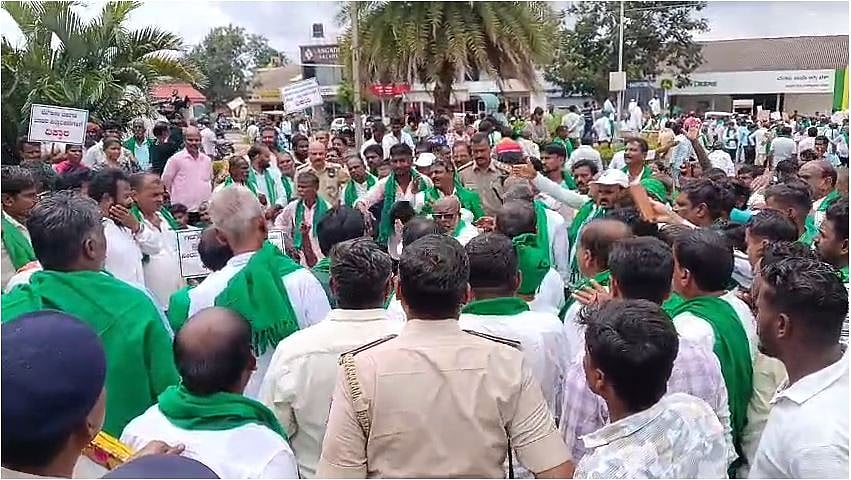ಗದಗ ಜಿಲ್ಲಾಡಳಿತ ಭವನಕ್ಕೆ ರೈತರ ಮುತ್ತಿಗೆ: ಡಿ.ಸಿ ಕ್ಷಮೆಯಾಚನೆಗೆ ಪಟ್ಟು